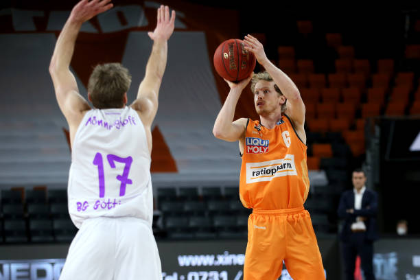 的技术精湛 的技术精湛